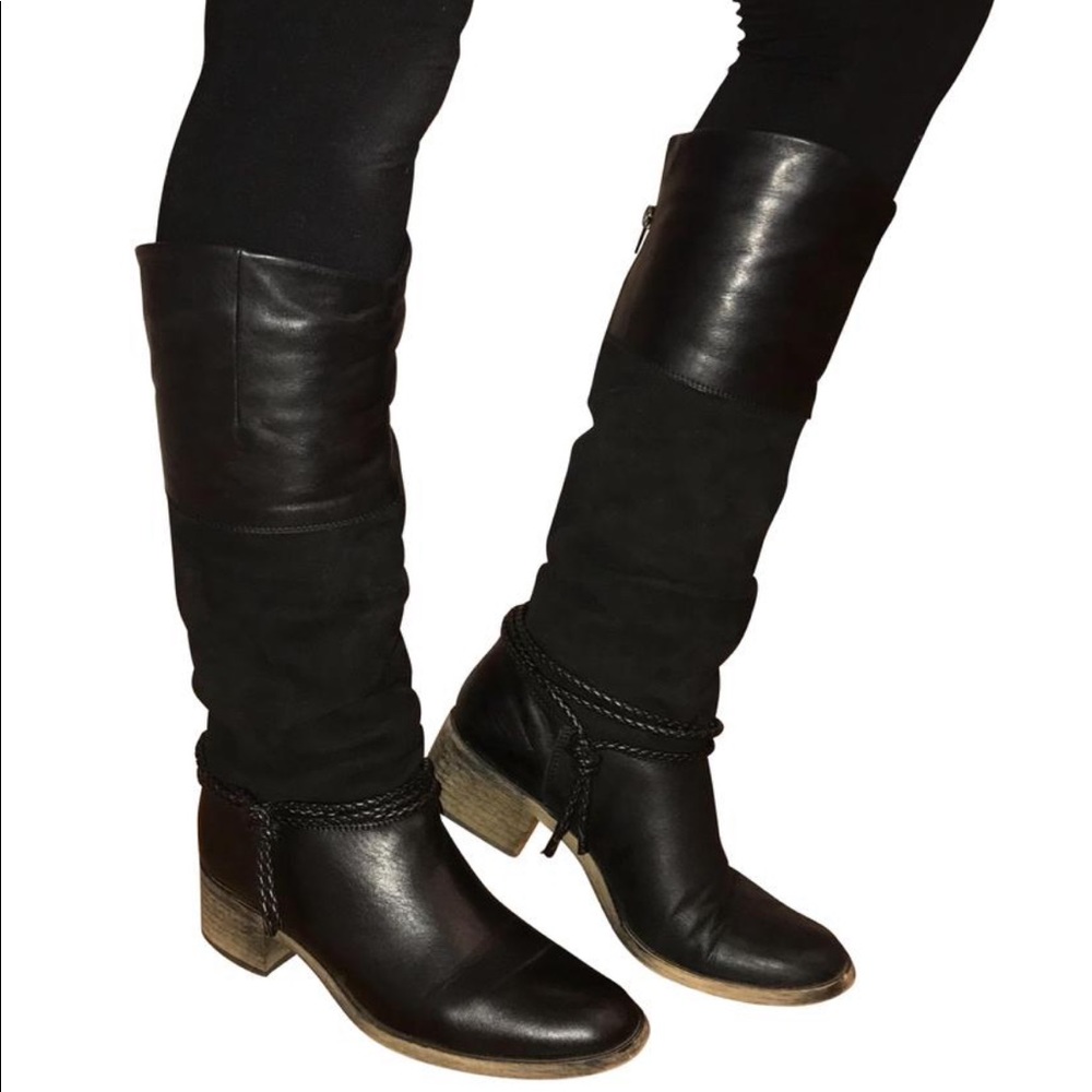 Genuine leather suede boots. Made in Italy